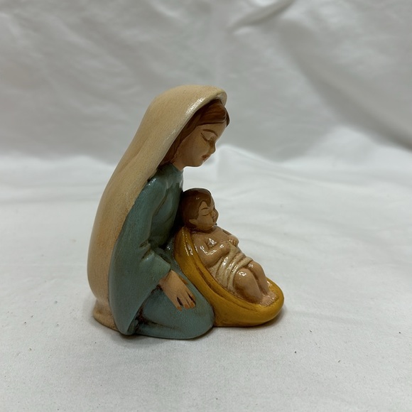 Mary and baby Jesus statue - Picture 6 of 7